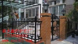 歐式鐵藝護(hù)欄、鐵藝門及陽光棚美化裝修盡在鑫欄金屬制品公司！